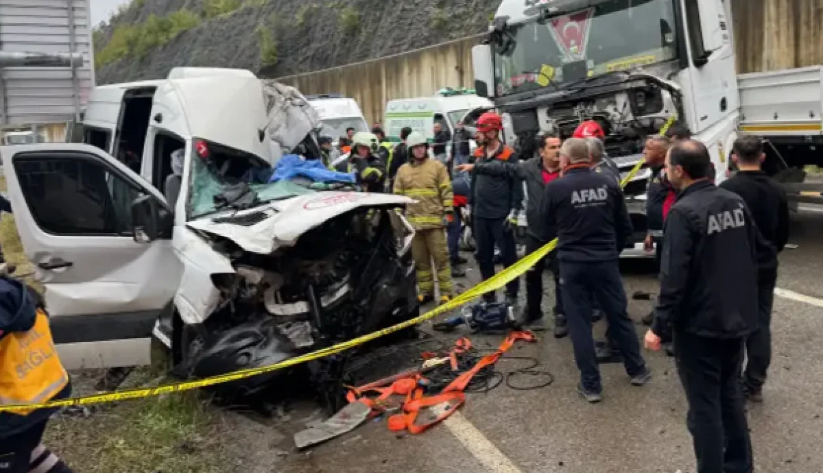Bartın'daki feci kazada kişi &ouml;ld&uuml;, 11 kişi yaralandı