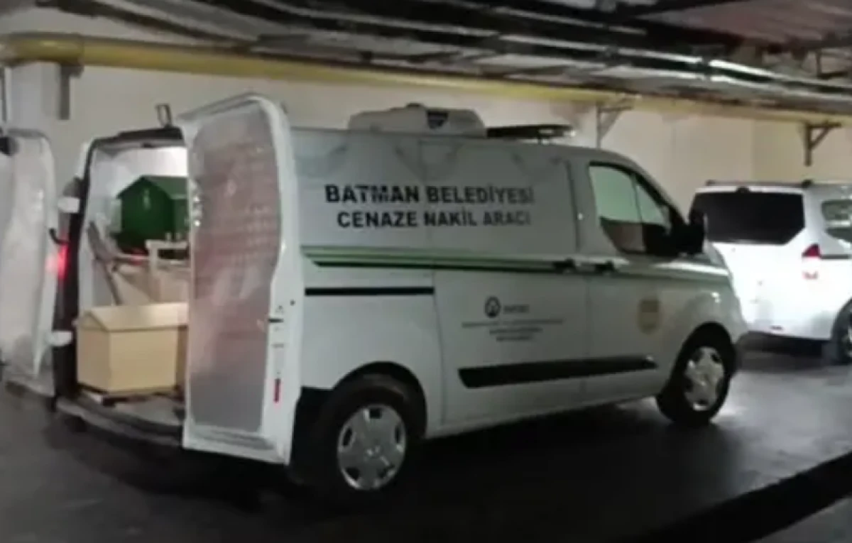 Batman'da 7 yaşındaki kızını &ouml;ld&uuml;r&uuml;p k&ouml;m&uuml;rl&uuml;kte saklayan baba &ouml;ld&uuml;