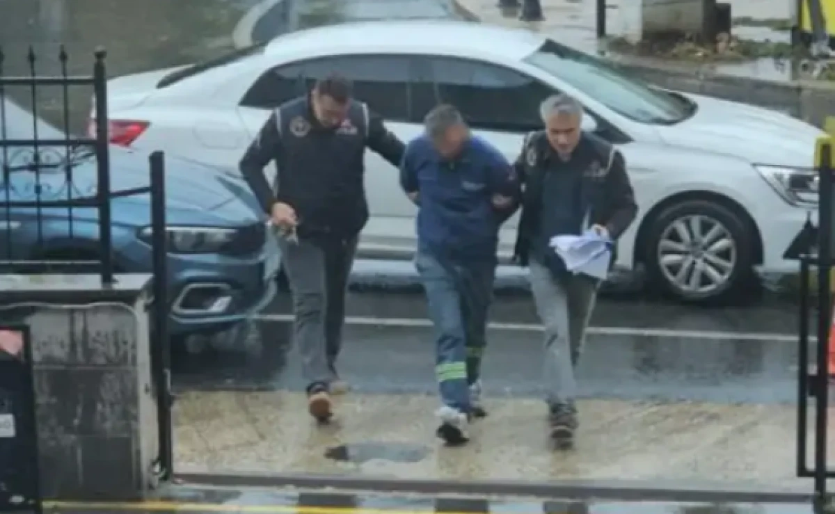 Bayrak provokasyonunun altından kendisi &ccedil;ıktı! 'Vatan hainleri' diyerek paylaşım yaptı
