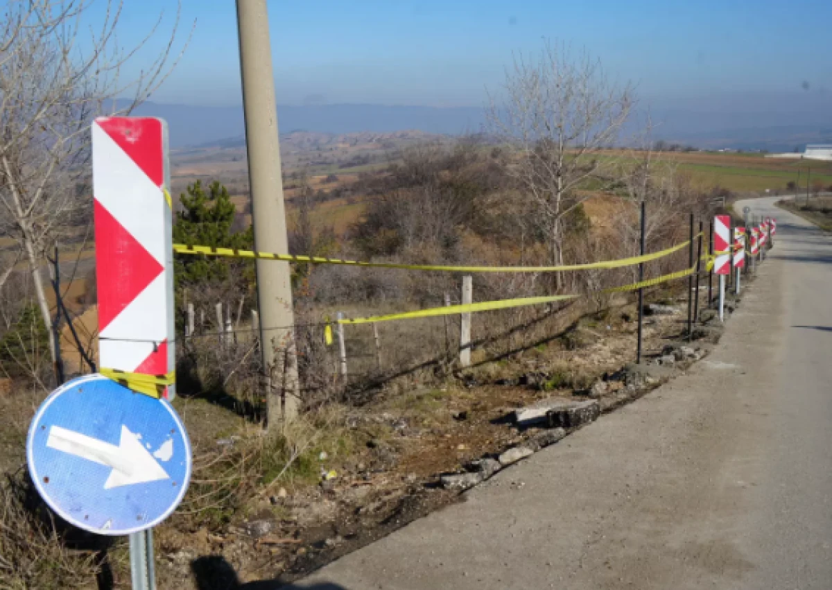 ''Benim arazim'' diyerek 50 k&ouml;ye ulaşım sağlayan yolu kestirdi