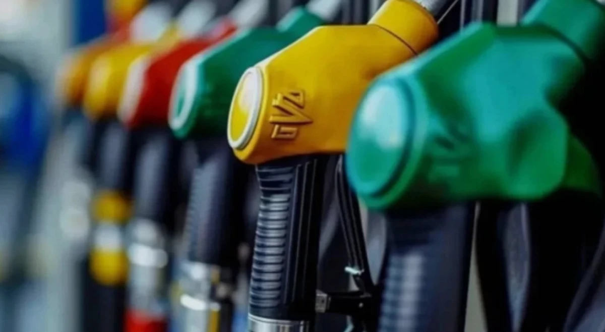 Benzin ve motorine zam geldi                                 