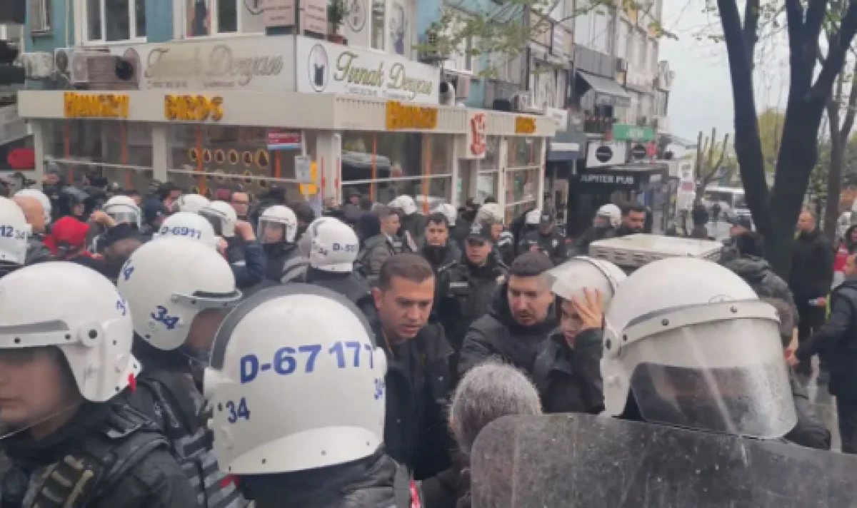 Beşiktaş'ta izinsiz g&ouml;steriye polis m&uuml;dahale etti