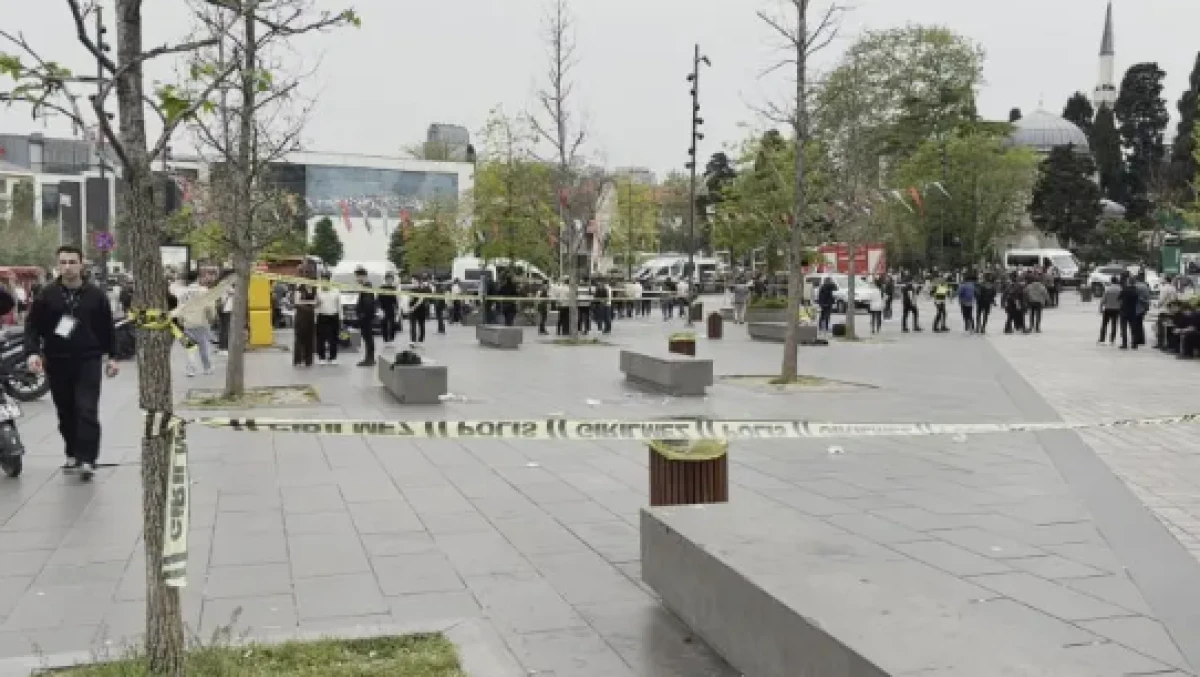Beşiktaş'ta palalı saldırı! Polis ateş a&ccedil;arak durdurdu: 4 yaralı