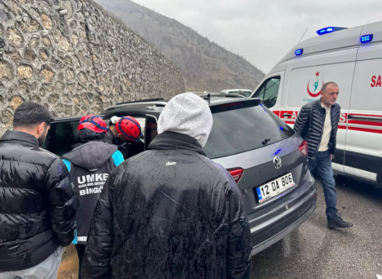 Bingöl’de trafik kazası: 5 kişi yaralandı 