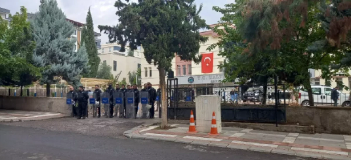  Bir belediyeye daha operasyon! Eski AK Partili başkan da g&ouml;zaltına alındı...