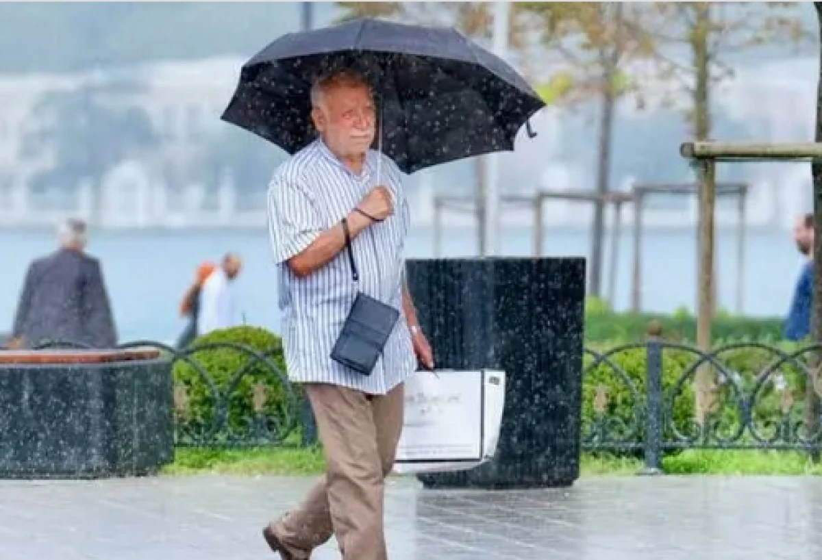 Bir yanda g&uuml;neş bir yanda yağmur! 18 il i&ccedil;in saat verildi: Sarı kodlu uyarı