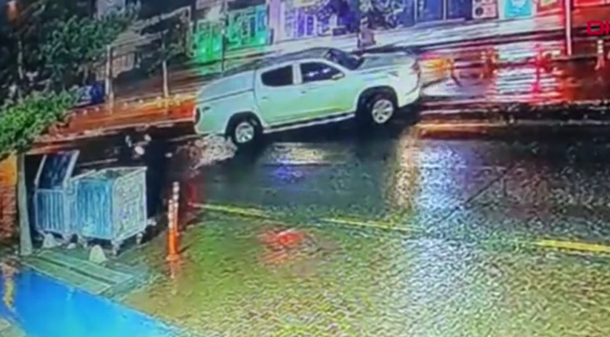 Biri kaldırımı yol sandı, &ouml;teki ref&uuml;j&uuml; aşarak karşı şeride ge&ccedil;ti