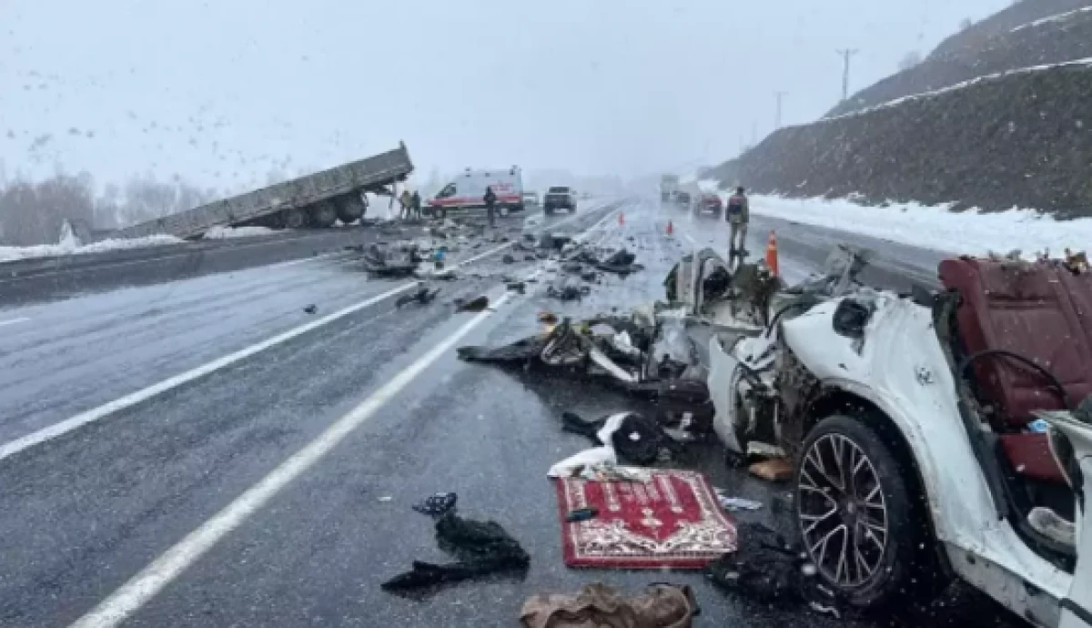 Bitlis-Van yolunda katliam gibi kaza           