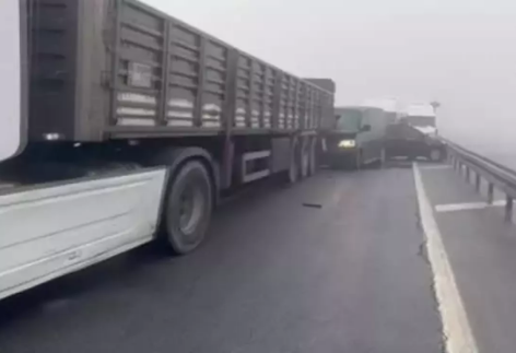 Bitlis'te zincirleme trafik kazası                  