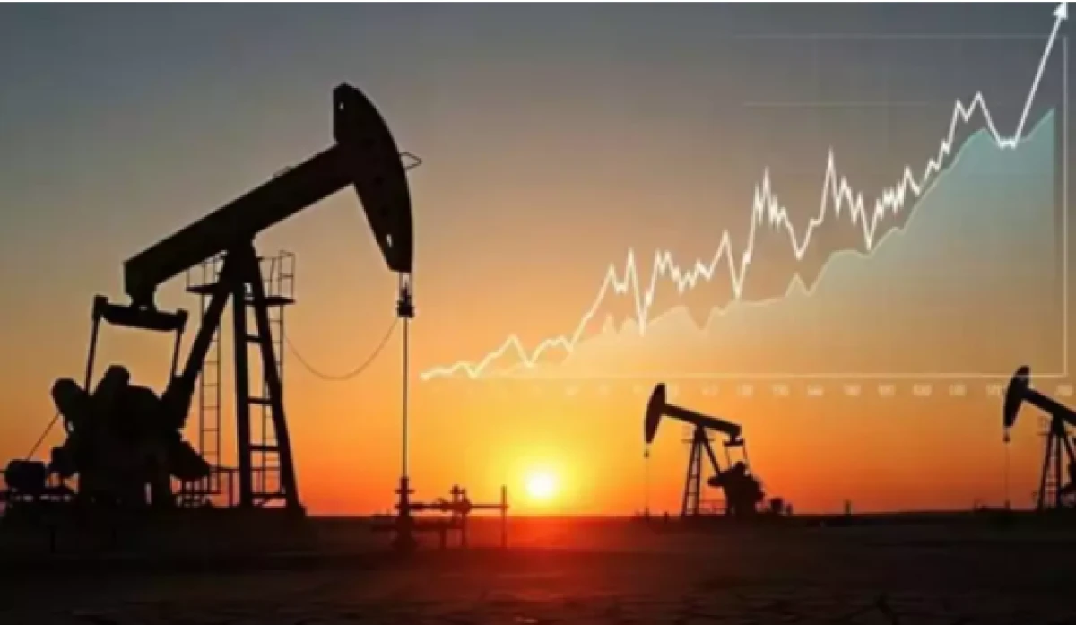 Brent petrol&uuml;n varili 98,40 dolardan işlem g&ouml;r&uuml;yor     