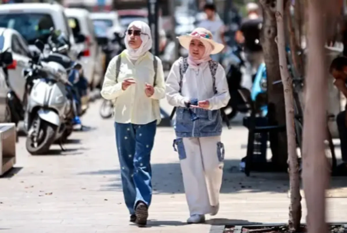 Bug&uuml;n yanacağız, yarın serinleyeceğiz! Meteoroloji yeni hava raporunu a&ccedil;ıkladı