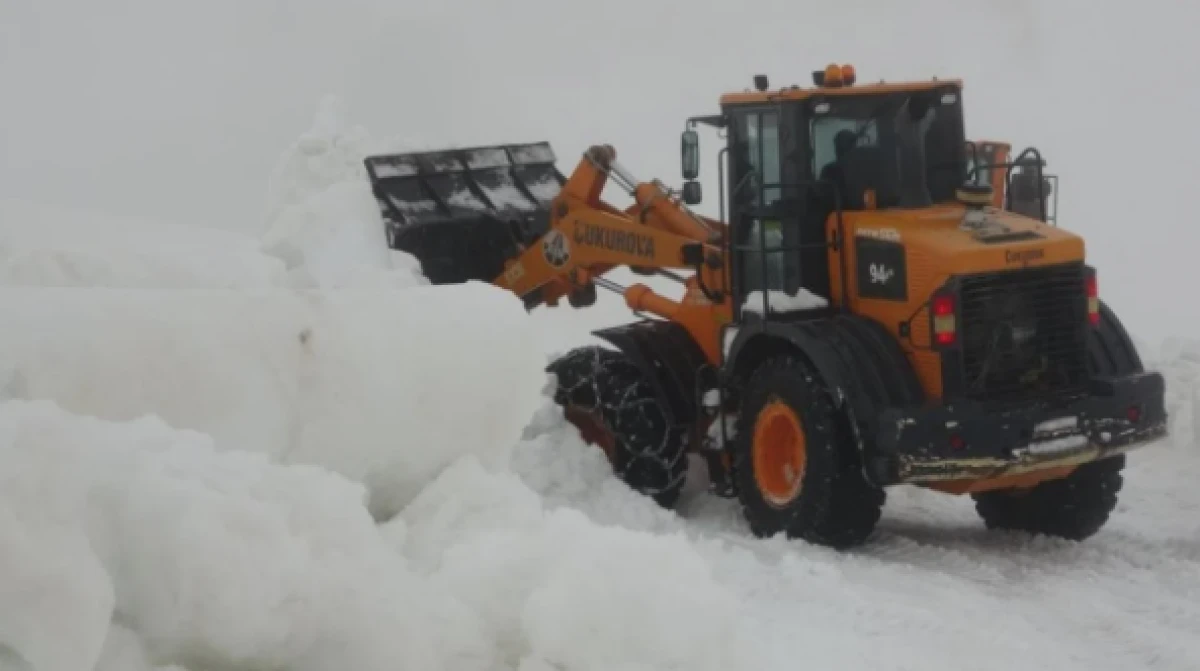 Burası Doğu Anadolu değil Akdeniz! Mersin'de kar 2 metreyi aştı      