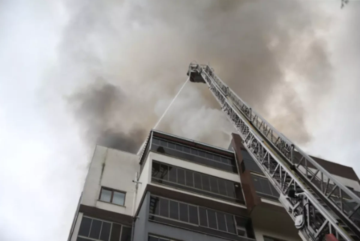 Bursa'da 8 katlı apartmanda yangın             