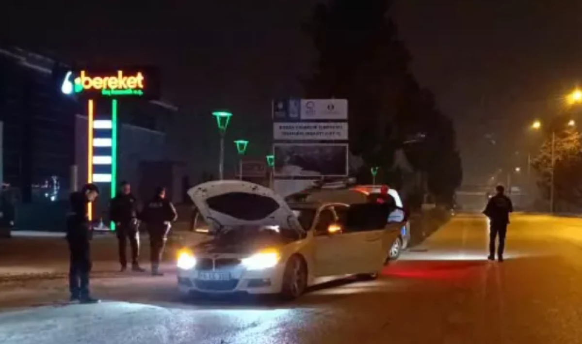 Bursa'da kanlı takip! Aracıyla &ouml;n&uuml;ne keserek tabancayla vurdu