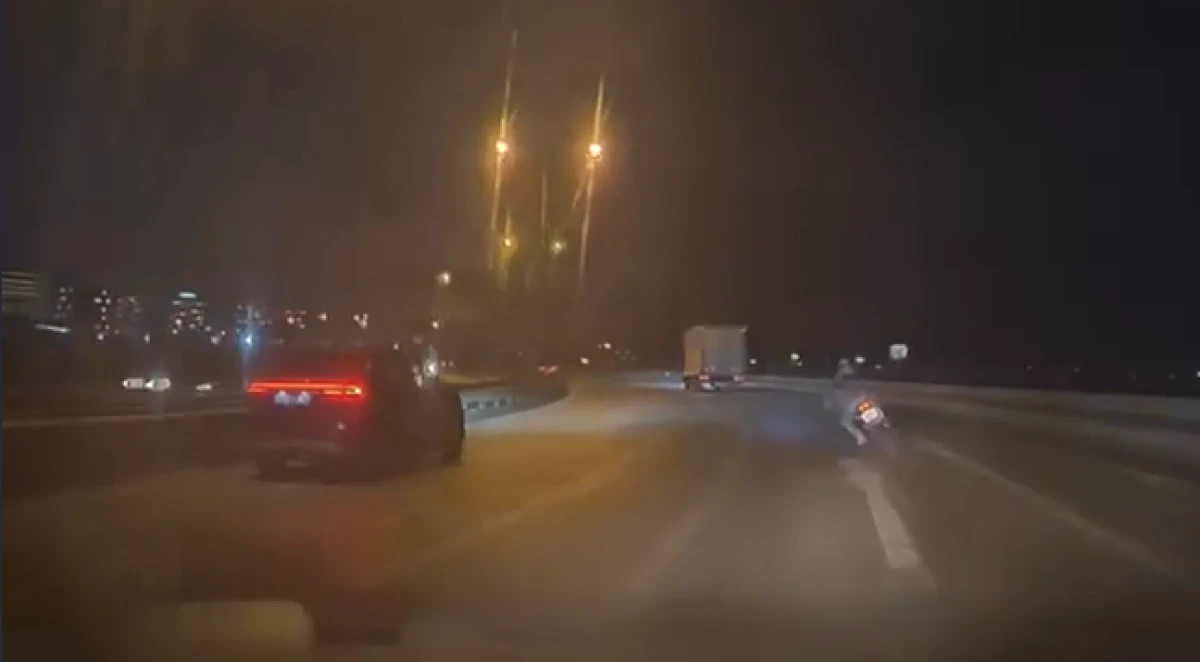 Bursa'da s&uuml;ratli motosiklet yolda savrularak d&uuml;şt&uuml;  