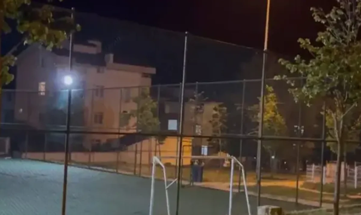 B&uuml;y&uuml;k&ccedil;ekmece'de 1 kişinin &ouml;ld&uuml;ğ&uuml; bı&ccedil;aklı kavga: 2 ş&uuml;pheli yakalandı