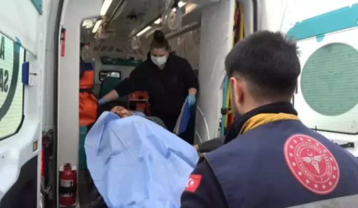 &Ccedil;akmağını vermeyen kuzenini bı&ccedil;aklayıp ka&ccedil;tı                      