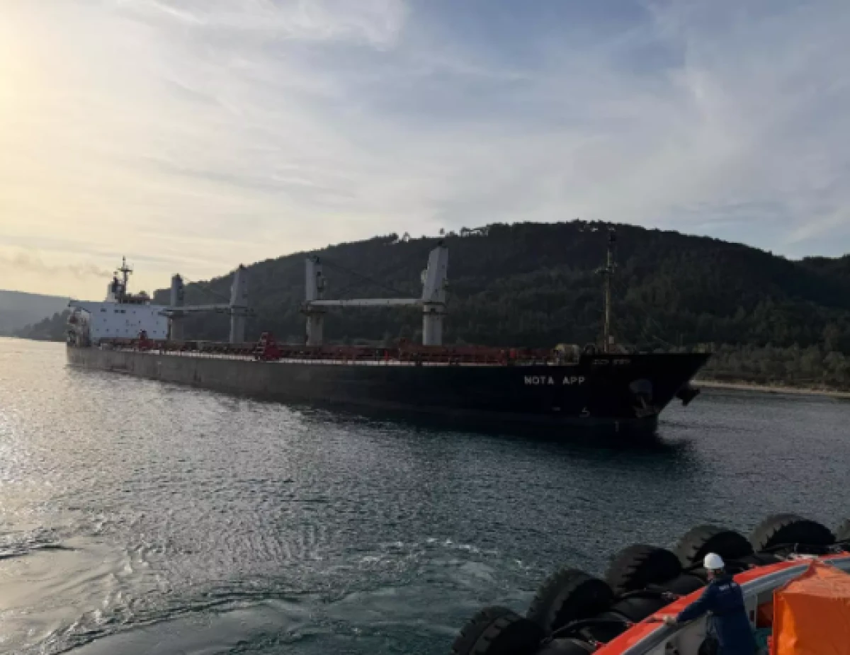 &Ccedil;anakkale Boğazı'nda karaya oturan gemi kurtarıldı  