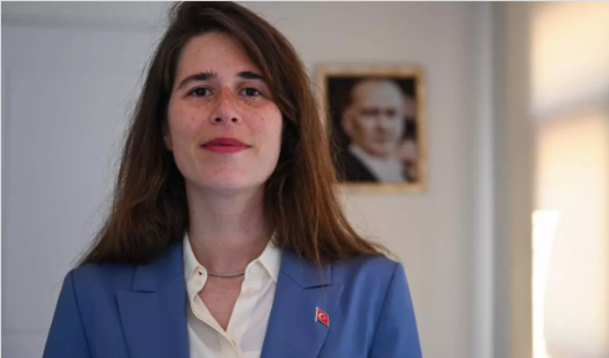 &Ccedil;eşme Belediye Başkanı Lal Denizli,ifadeye cağırıldı. 