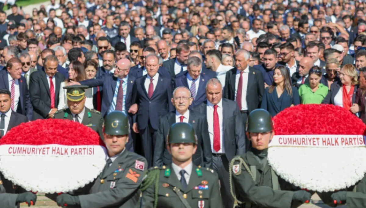 CHP'nin 103. yıl d&ouml;n&uuml;m&uuml;nde Kılı&ccedil;daroğlu'na Se&ccedil;er eşlik etti