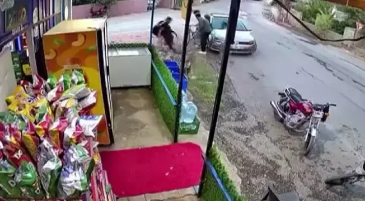 &Ccedil;ocuğun 3 metrelik kuyuya d&uuml;şt&uuml;ğ&uuml; an kamerada: Gece olsaydı kimse bulamayacaktı