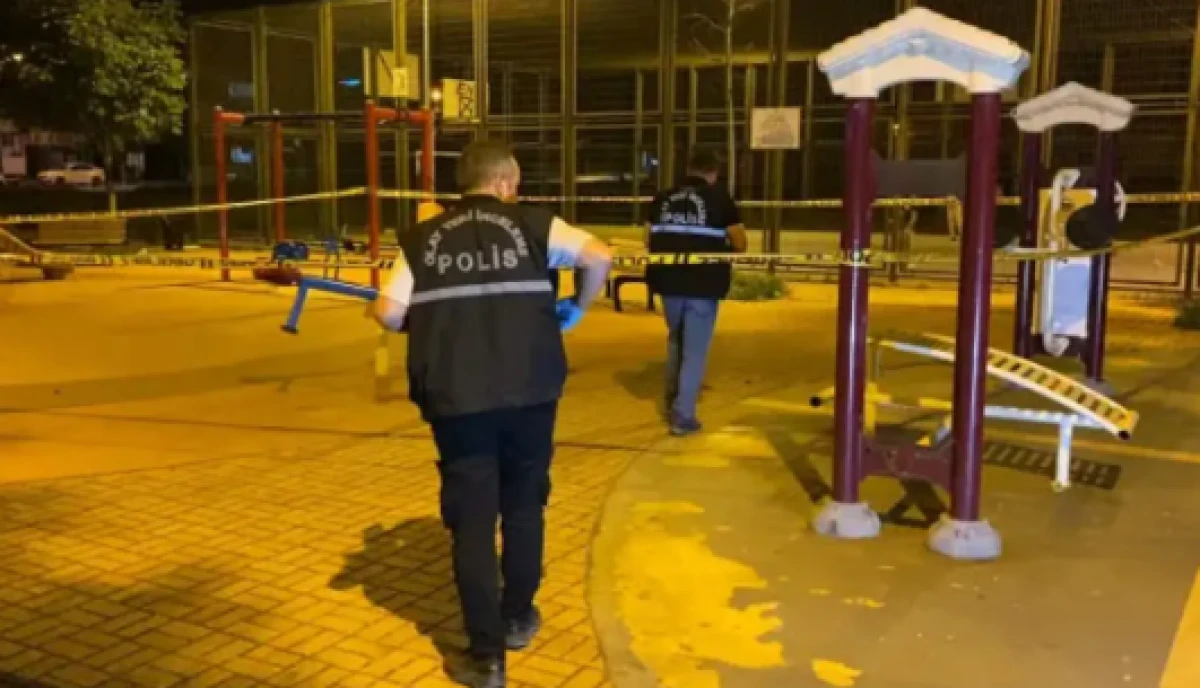 &Ccedil;ocuk parkında pompalı t&uuml;fekle dehşet sa&ccedil;tılar: 10 yaralı!