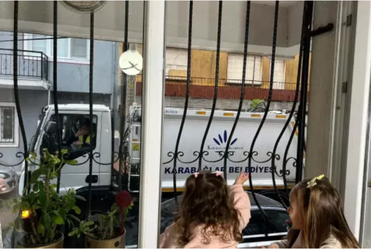 &Ccedil;&ouml;p kamyonu şof&ouml;r&uuml; ile 3 yaşındaki Ayşe'nin dostluk hik&acirc;yesi 