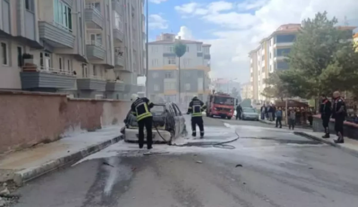 Çorum’da öfkeli kadın, eşinin otomobilini ateşe verdi 