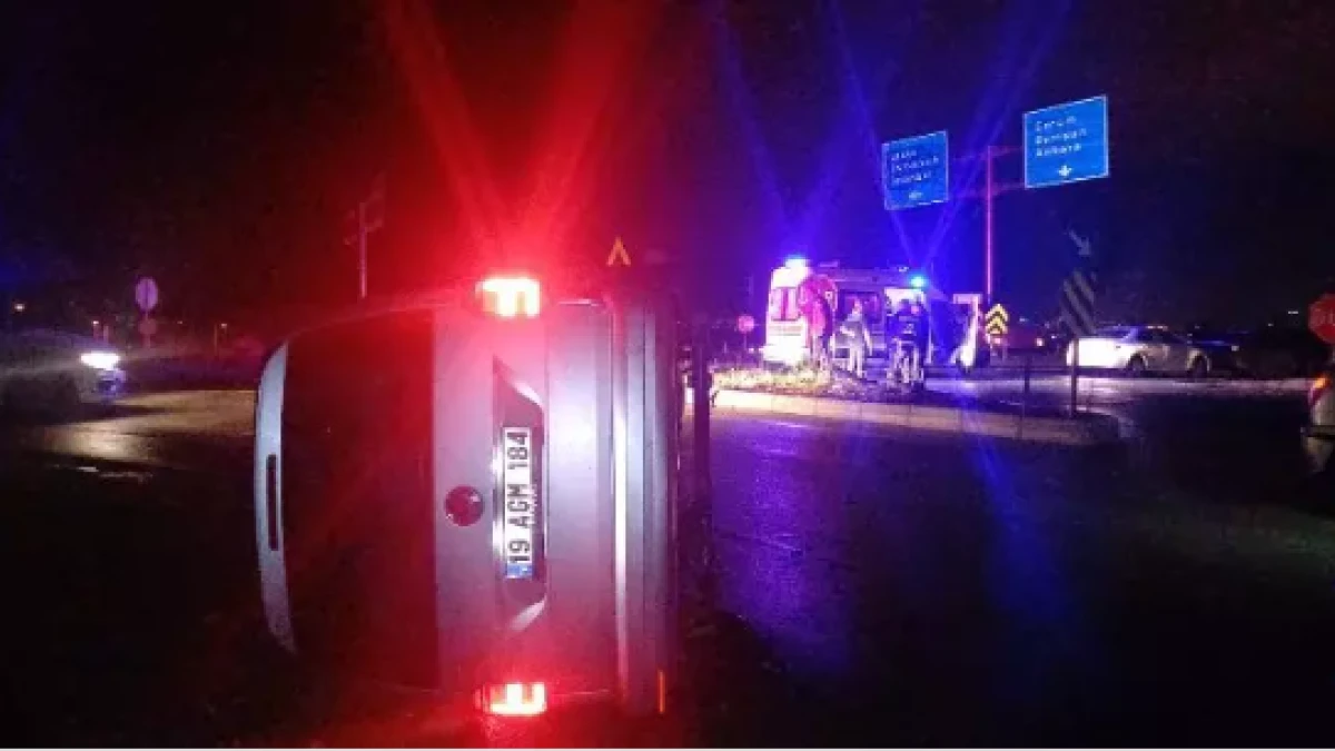 &Ccedil;orum'da otomobille polis aracı &ccedil;arpıştı                 