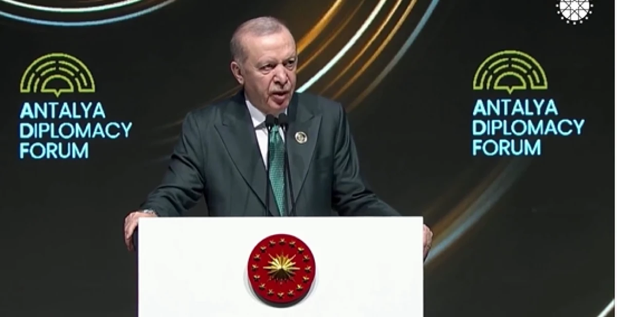 Cumhurbaşkanı Erdoğan'dan H&uuml;rm&uuml;z &ccedil;ıkışı: Gemilere a&ccedil;ık tutulmalı