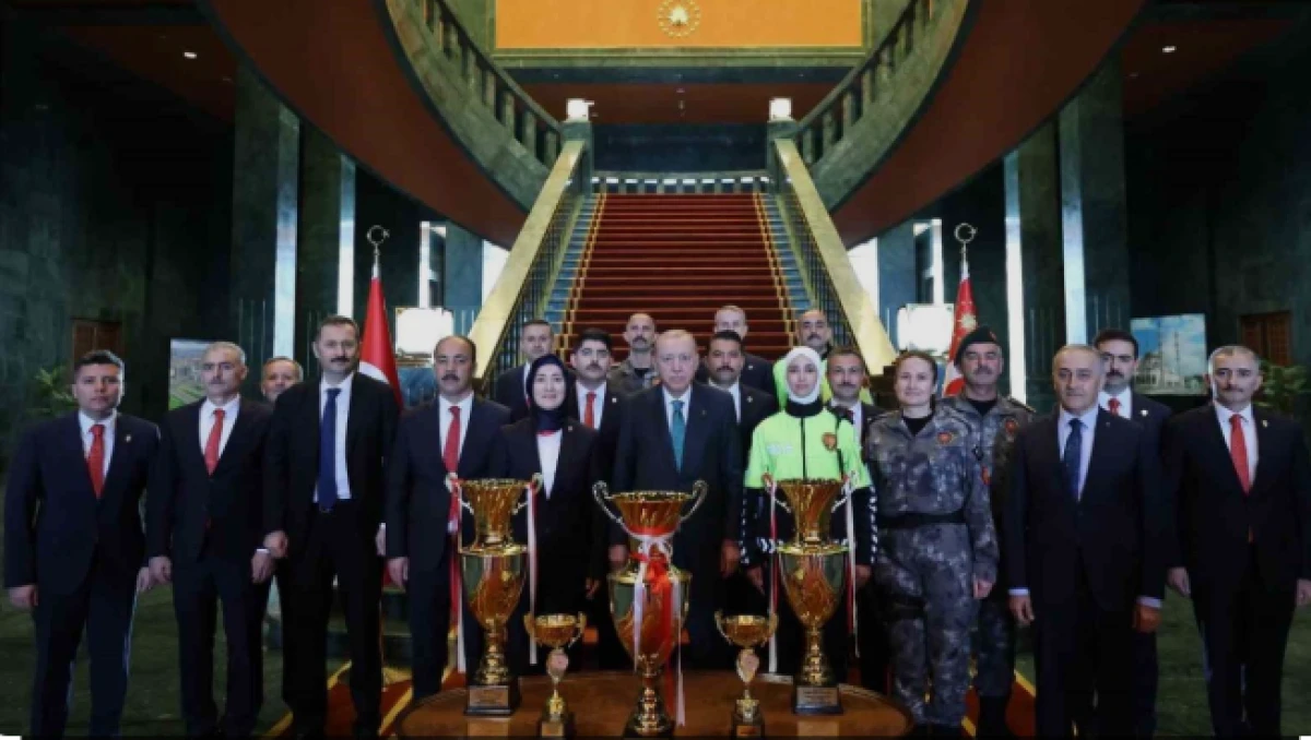 Cumhurbaşkanı Erdoğan'dan polis teşkilatına g&uuml;&ccedil;l&uuml; destek 