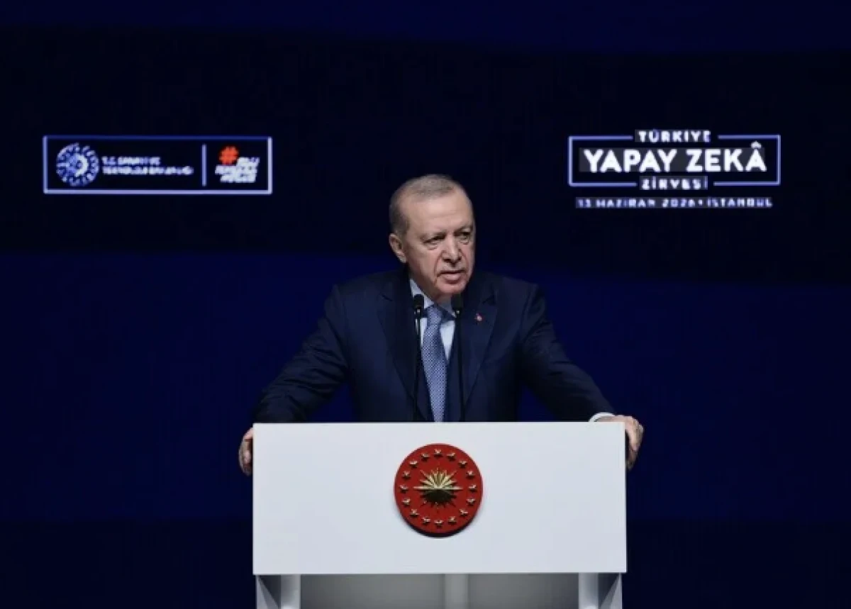Cumhurbaşkanı Erdoğan'dan yapay zeka uyarısı: Akademide insan fakt&ouml;r&uuml; giderek azalıyor