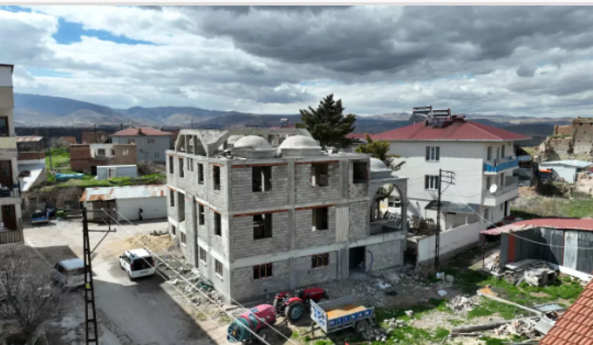 Depremde yıkıldı, umutla y&uuml;kseliyor       