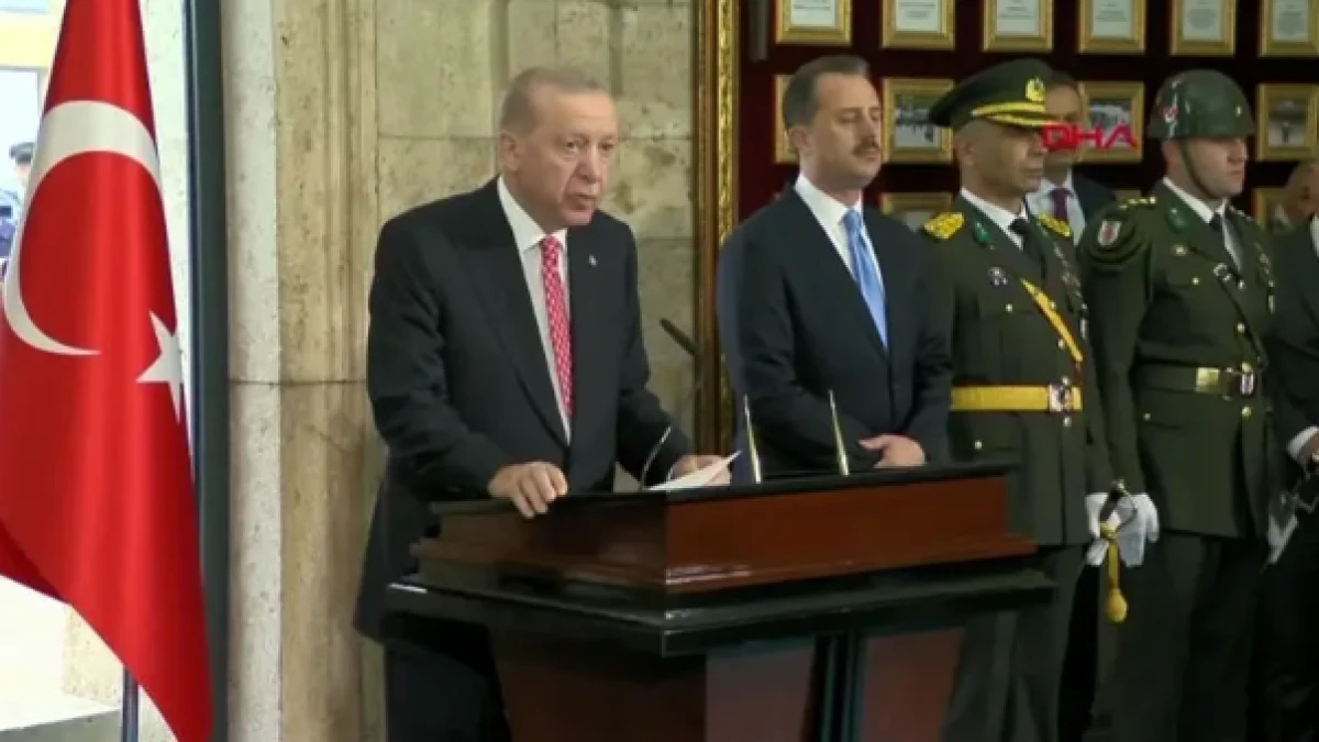 Devlet erkanı Anıtkabir'de! Erdoğan'dan Anıtkabir &Ouml;zel Defteri'ne dikkat &ccedil;eken mesaj...