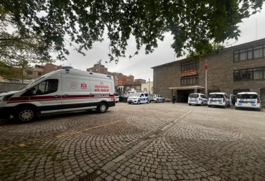 Diyarbakır’da ambulansa 76’ncı kez taşlı saldırı