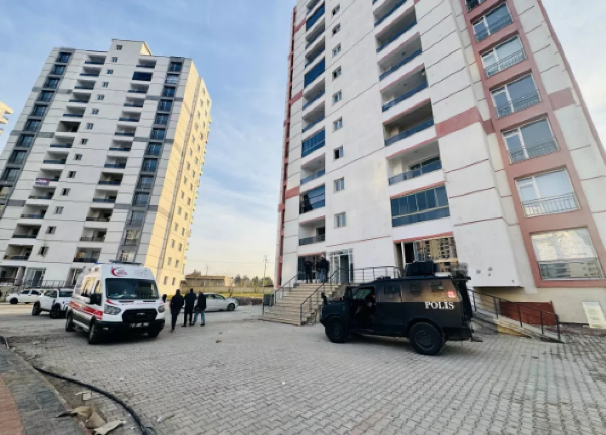 Diyarbakır&rsquo;da kadın, evinde &ccedil;&ouml;p poşeti i&ccedil;inde &ouml;l&uuml; bulundu
