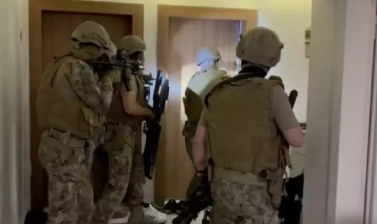 Diyarbakır'da su&ccedil; &ouml;rg&uuml;t&uuml;ne y&ouml;nelik operasyonda 10 zanlı tutuklandı   