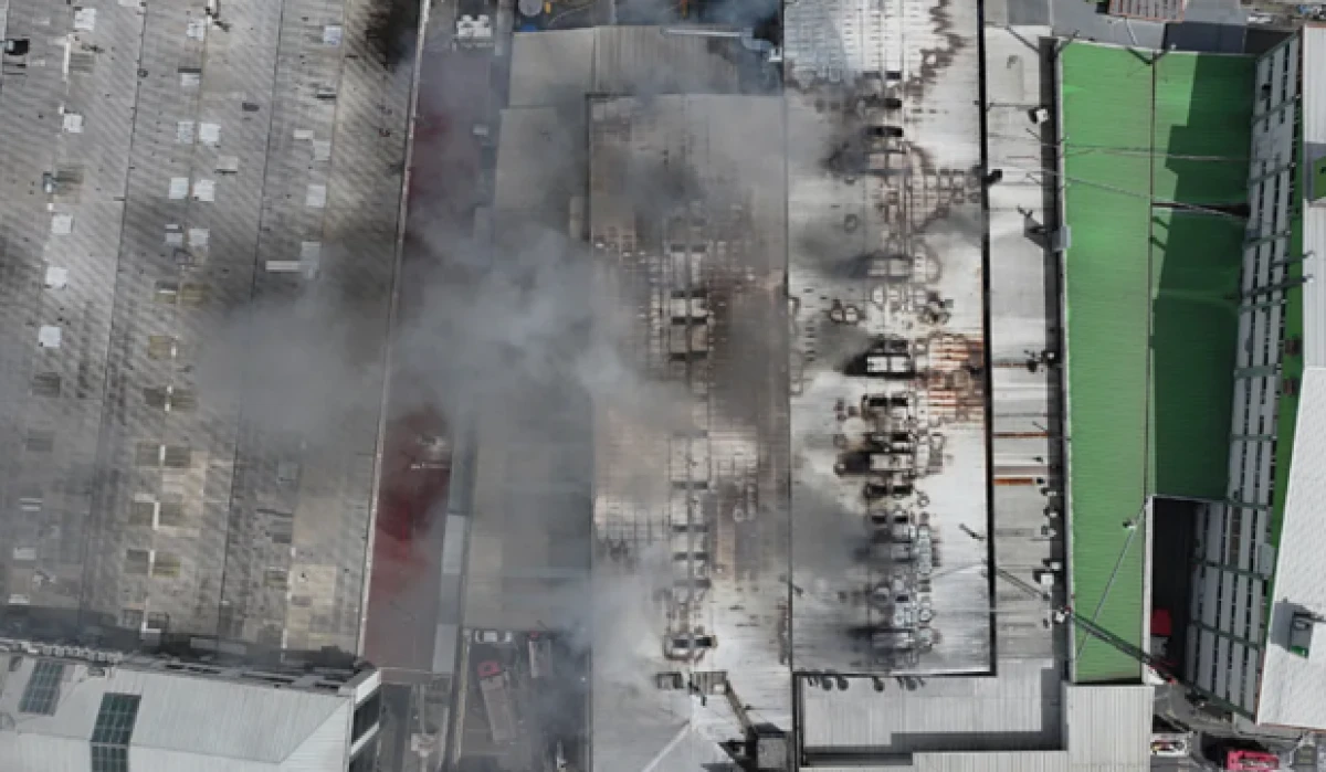 Dudullu OSB'de plastik fabrikası alevlere teslim oldu          