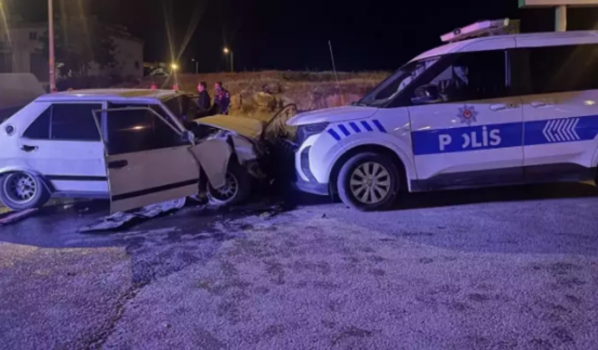 'Dur' ihtarına uymayan sürücü ekip aracına çarptı 