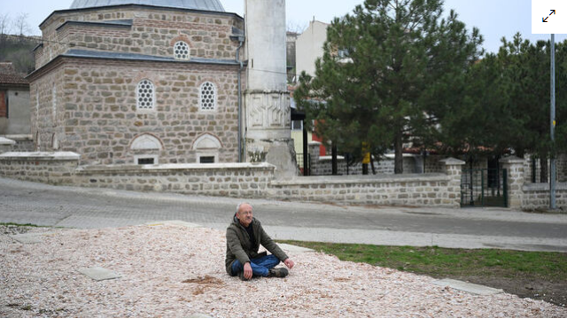 Edirne'de muhtar oturma eylemi yaptı            