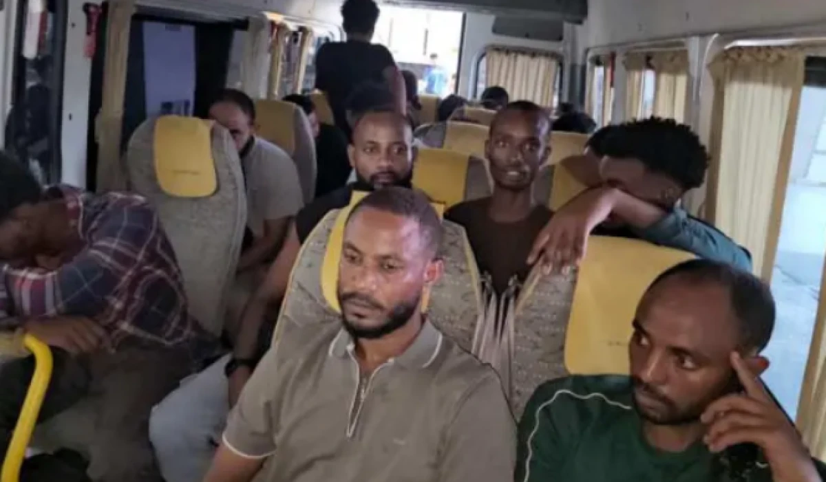 Edirne'de polise takılan minib&uuml;sten 19 ka&ccedil;ak g&ouml;&ccedil;men &ccedil;ıktı