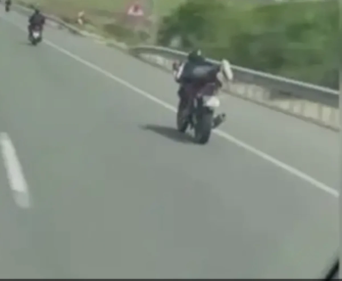 Elazığ'da motosiklet &uuml;zerinde &ouml;l&uuml;m&uuml;ne yolculuk 