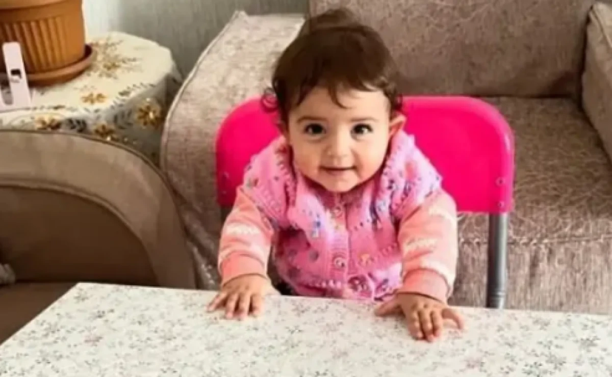 En acı &ouml;l&uuml;m: Geri manevra yaparken 1,5 yaşındaki torununu ezdi