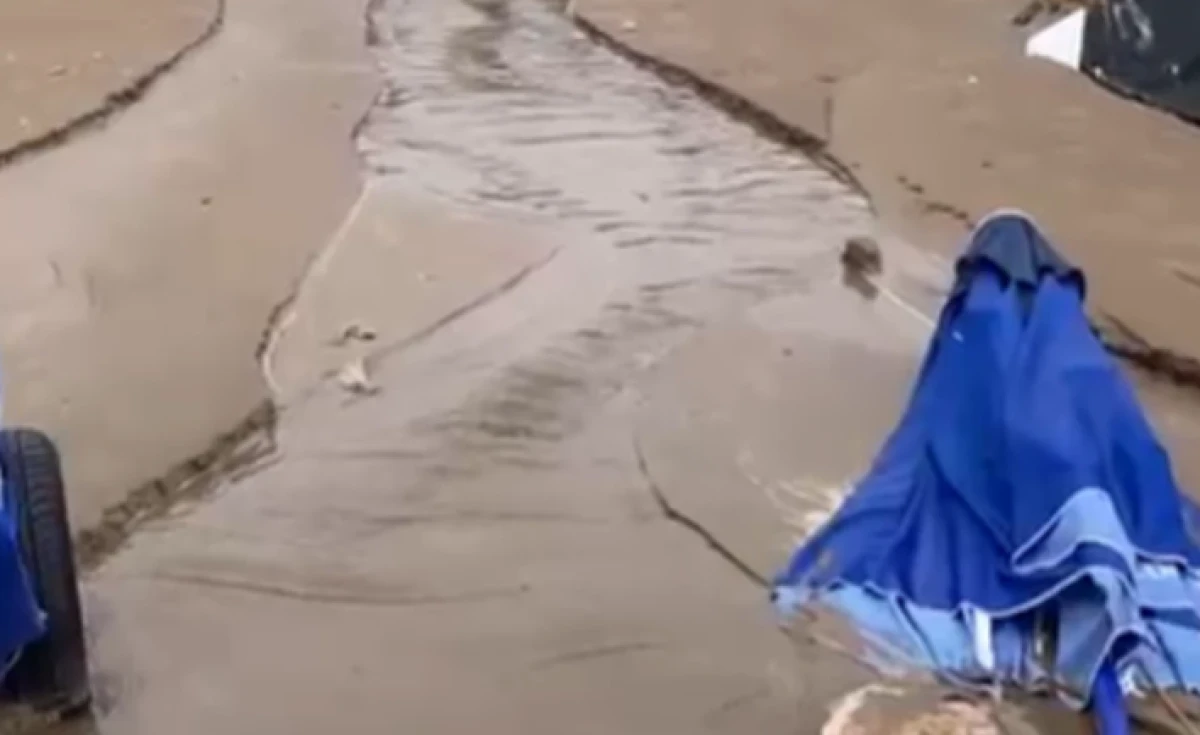 Erdemli Kızkalesi&rsquo;nde şiddetli yağmur ve fırtına etkili oldu