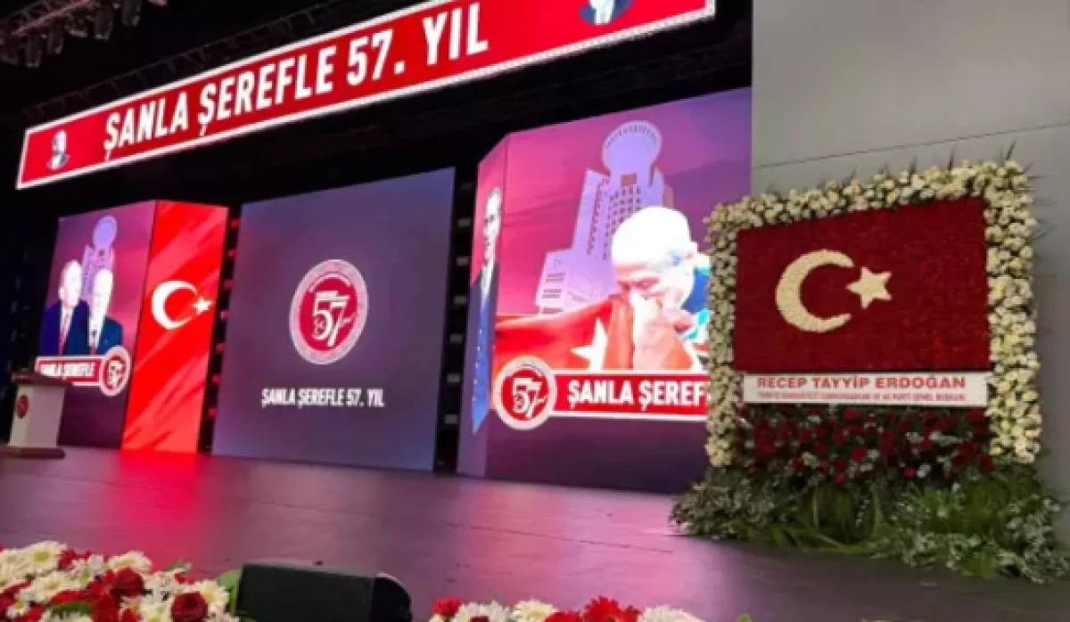 Erdoğan'dan Bah&ccedil;eli'ye T&uuml;rk bayrağı motifli tebrik &ccedil;i&ccedil;eği 