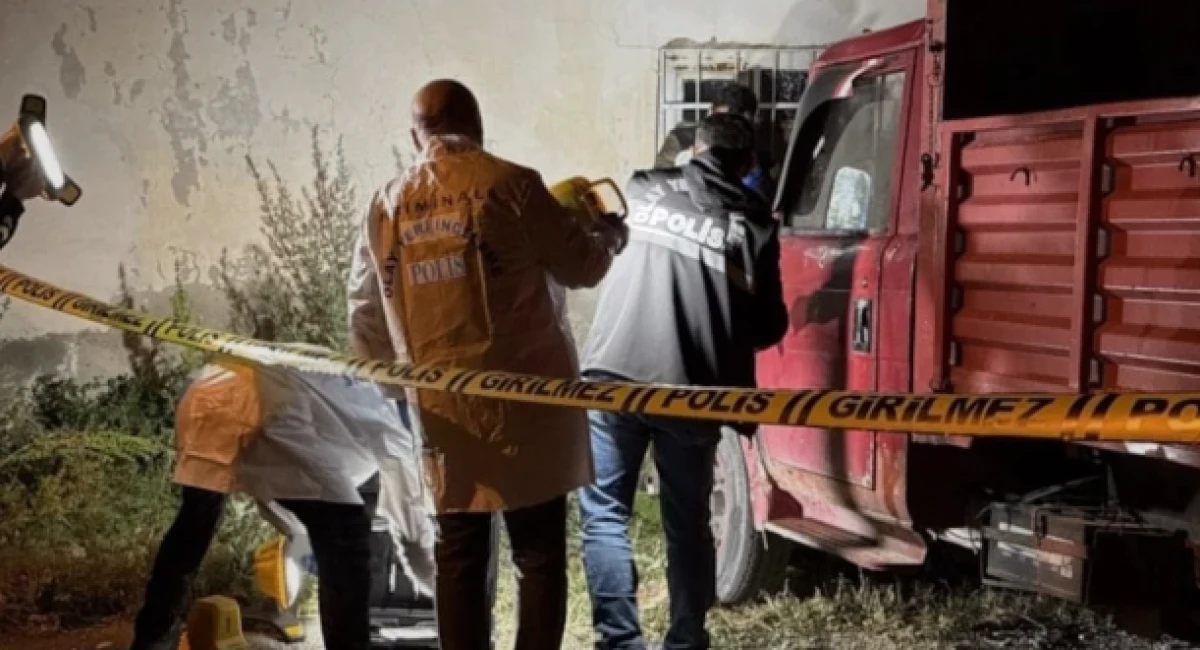 Erzurum'da acı olay! 5 yaşındaki &ccedil;ocuk kamyonet ile duvar arasına sıkışarak &ouml;ld&uuml;