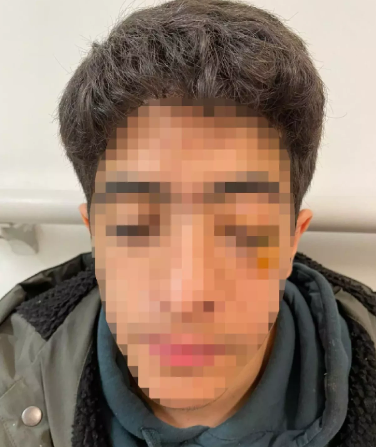 Esenyurt'ta akran zorbalığı! 15 yaşındaki &ccedil;ocuk muştayla &ouml;ld&uuml;resiye d&ouml;v&uuml;ld&uuml;