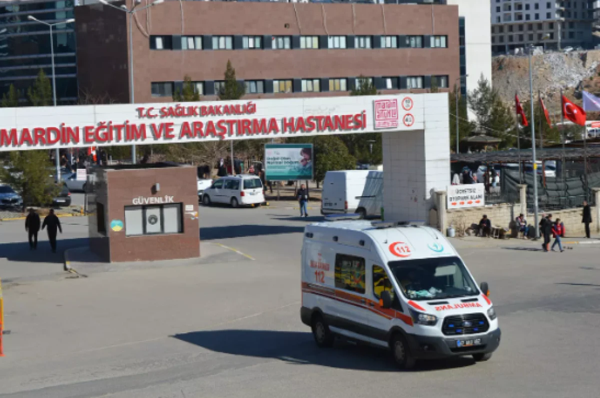 Evinin &ouml;n&uuml;nde oynayan k&uuml;&ccedil;&uuml;k Nazlı'yı sokak k&ouml;pekleri par&ccedil;aladı 