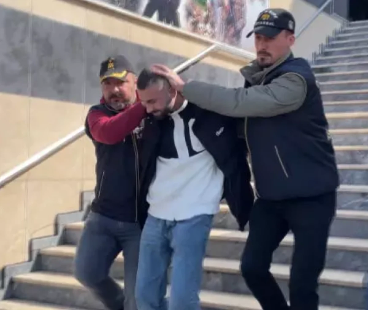 Ey&uuml;psultan'daki "cam şişe" cinayetinde yeni gelişme                  