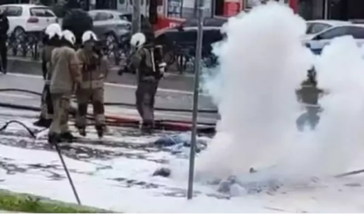 Fatih'te &ccedil;&ouml;p kamyonunda patlama                   